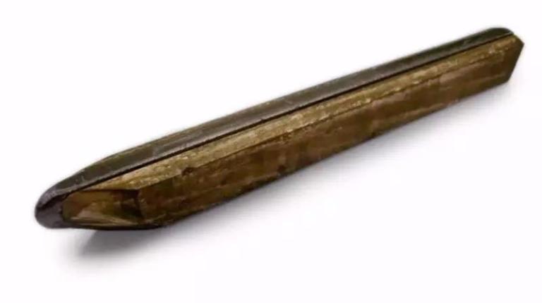 یک نمونه مداد قدیمی